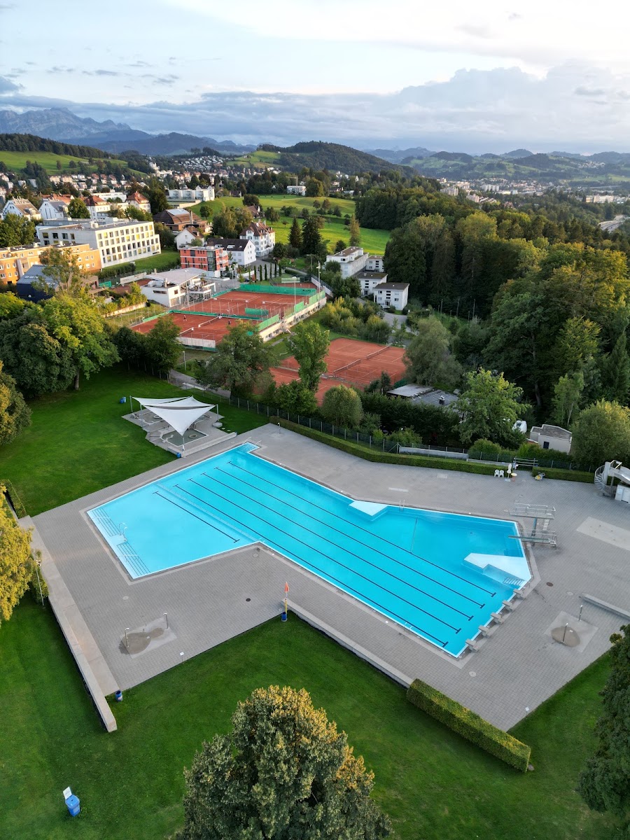 Schwimmbad Rotmonten