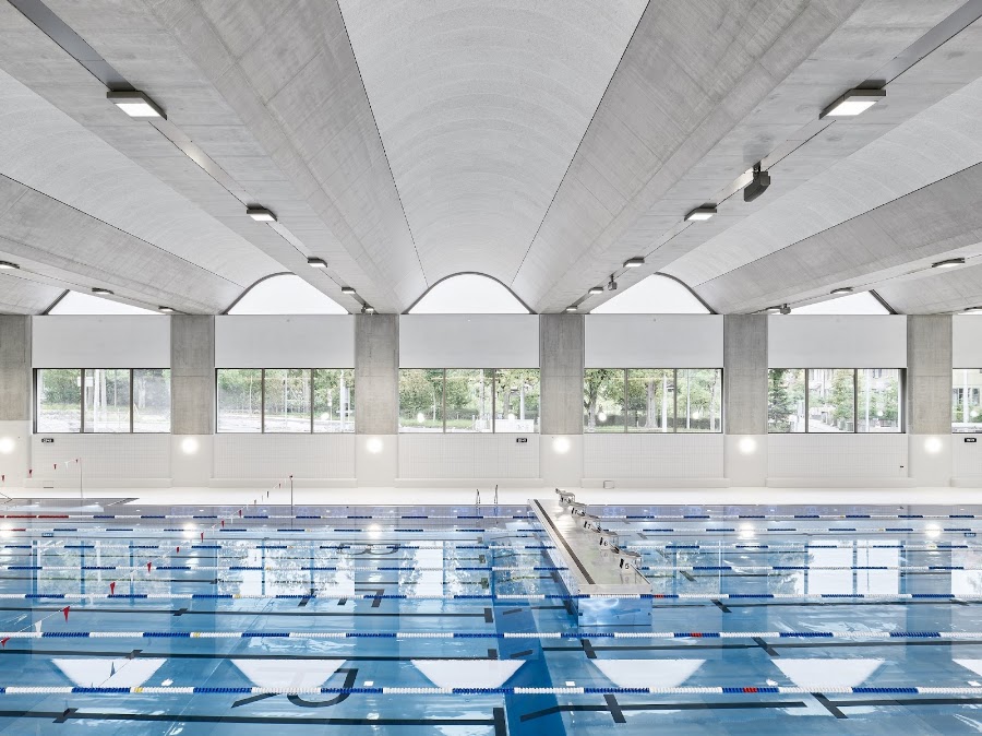 Schwimmbecken