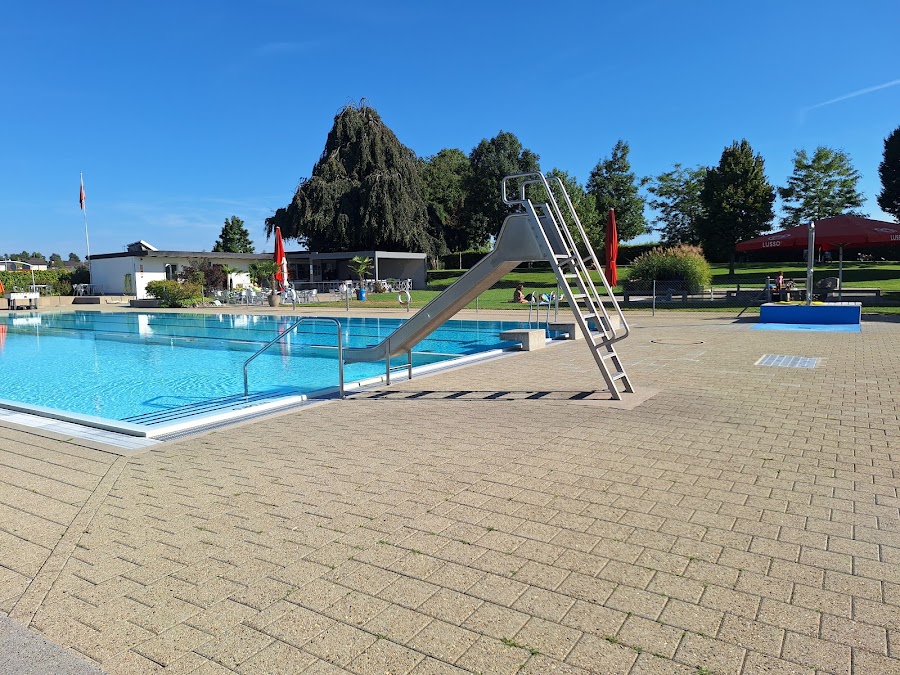Schwimmbad Im Röhrli