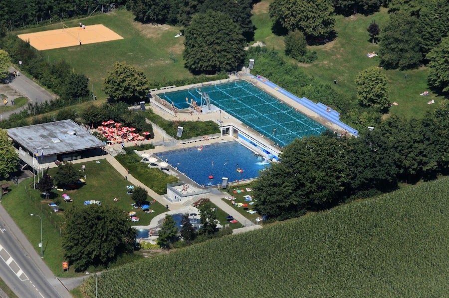 Regionales Schwimmbad mittl. Wynental