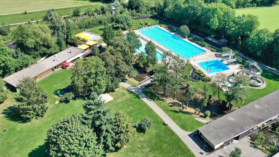 Schwimmbecken