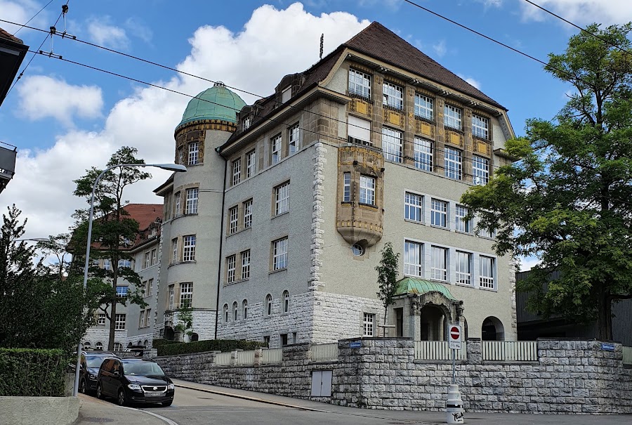 Schulschwimm- und Turnhalle Riedtli