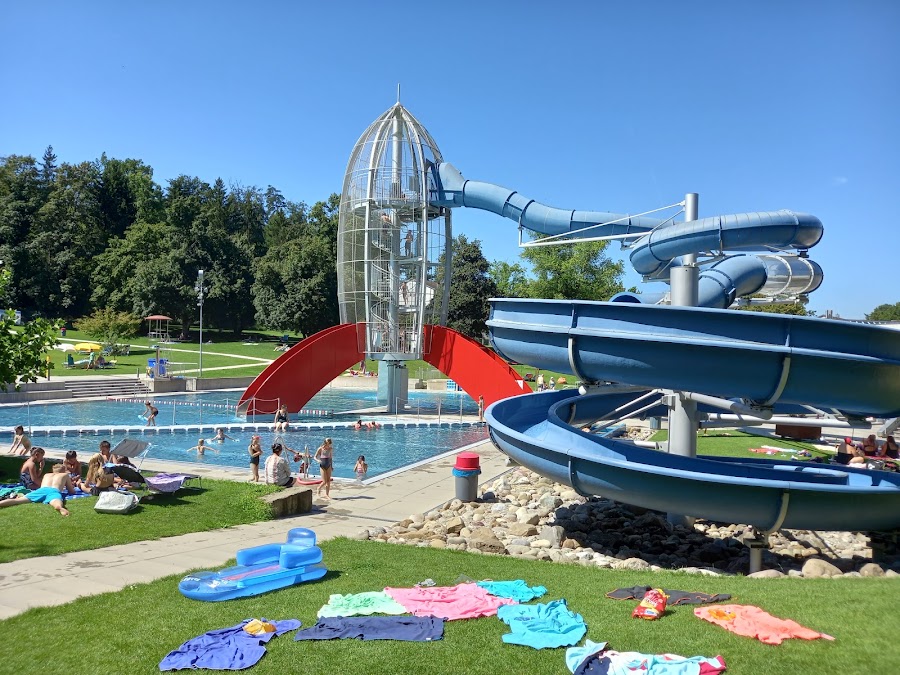 Hallen- und Freibad Schluefweg